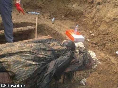 2005年事件是真的吗 发现的南充僵尸被烧真相视频