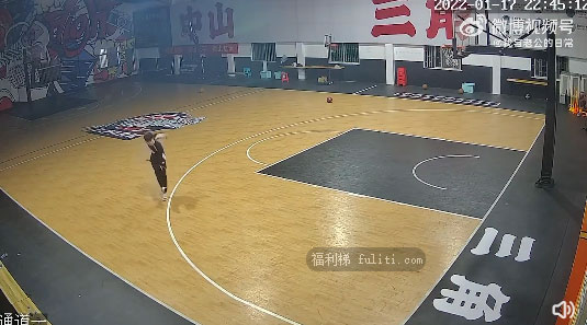 篮球投篮技巧:要不是有监控 自己都不信能投的进