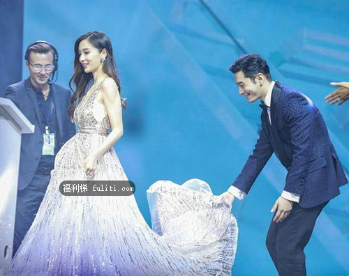 黄晓明和baby官宣离的婚是真的吗?两人发同一微博确认离婚