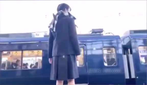 日本高中女彺卧铁轨自杀 因其父亲性侵了她